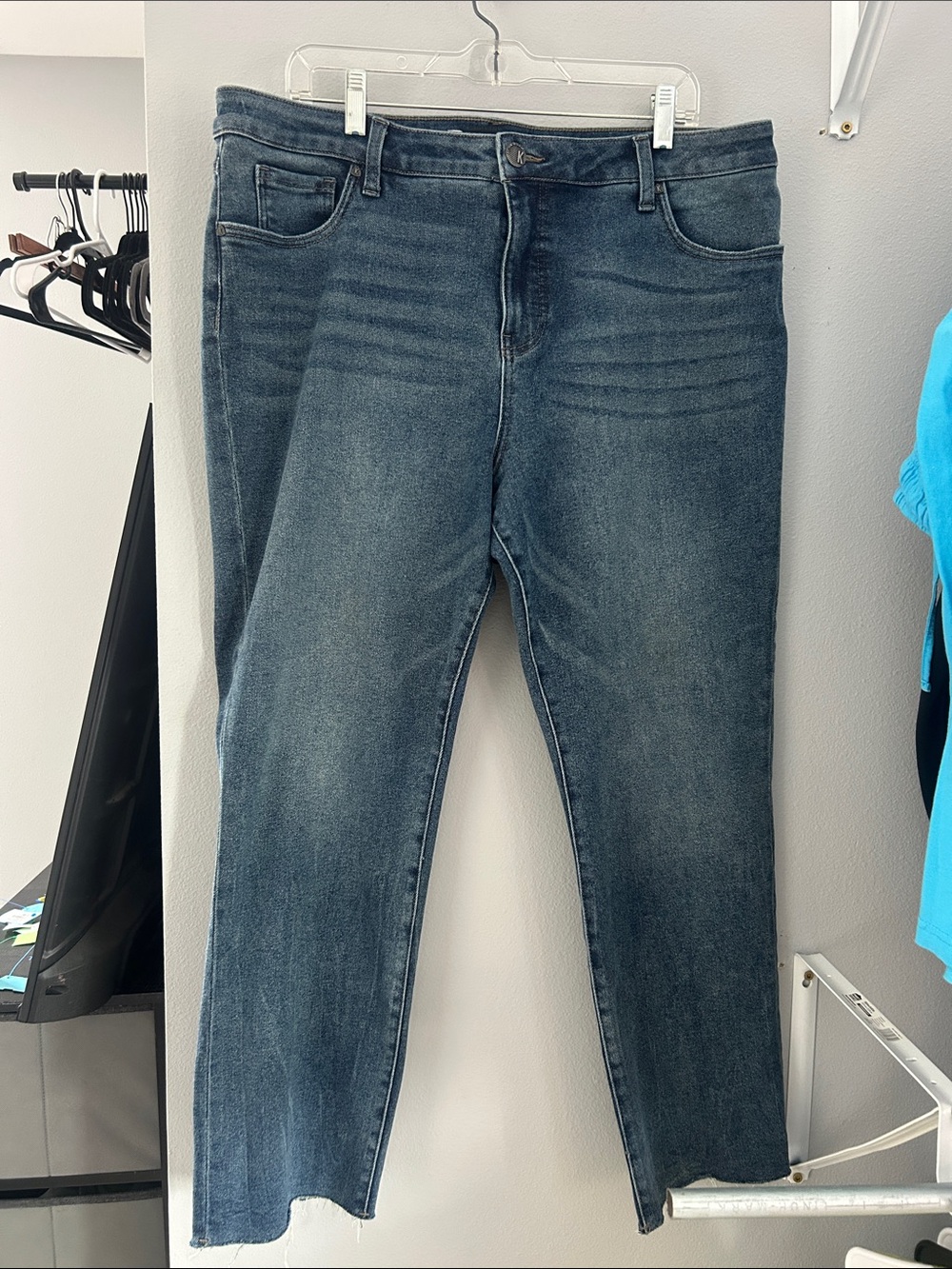 Kut from the Kloth Medium Blue Straight Jeans